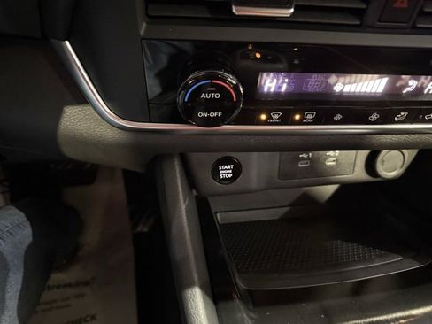 Certified 2025 Nissan Rogue SV image 22