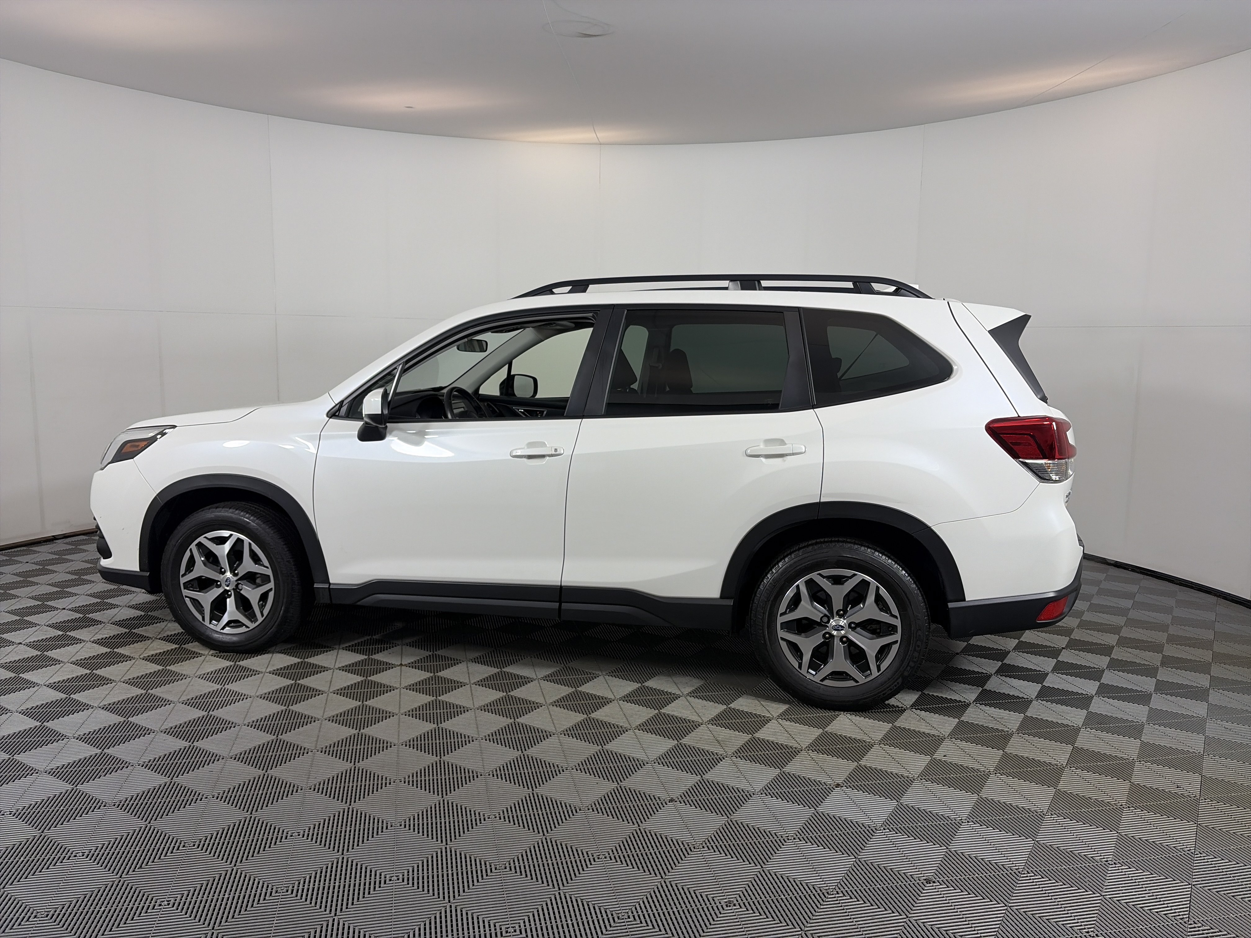 Certified 2023 Subaru Forester Premium AWD/4WD image 8