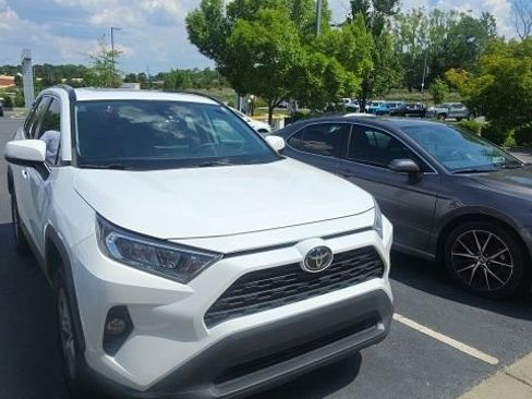 Used 2021 Toyota RAV4 XLE w/ Convenience Package AWD/4WD image 1