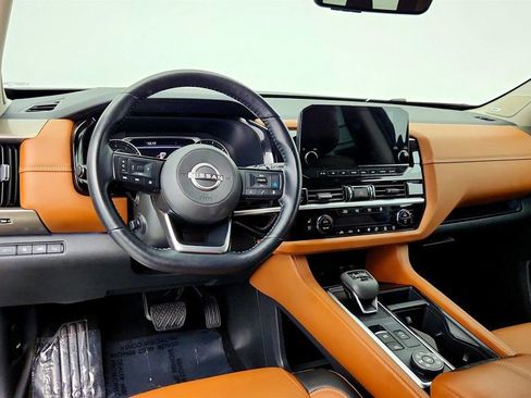 Used 2023 Nissan Pathfinder Platinum w/ Black Appearance Package image 13