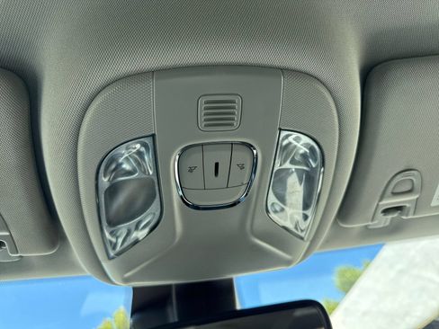 Used 2022 Jeep Compass Latitude FWD image 21
