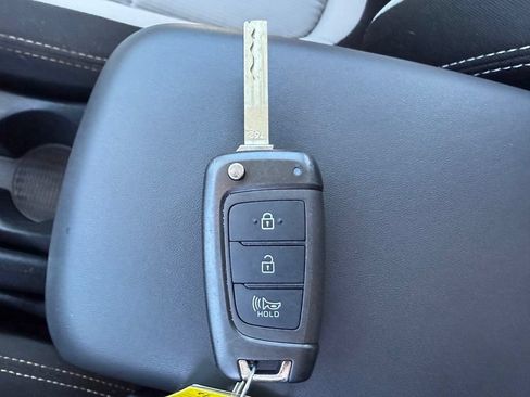 Used 2023 Hyundai Venue SEL FWD image 31