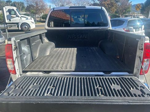 Used 2016 Nissan Frontier SV image 5