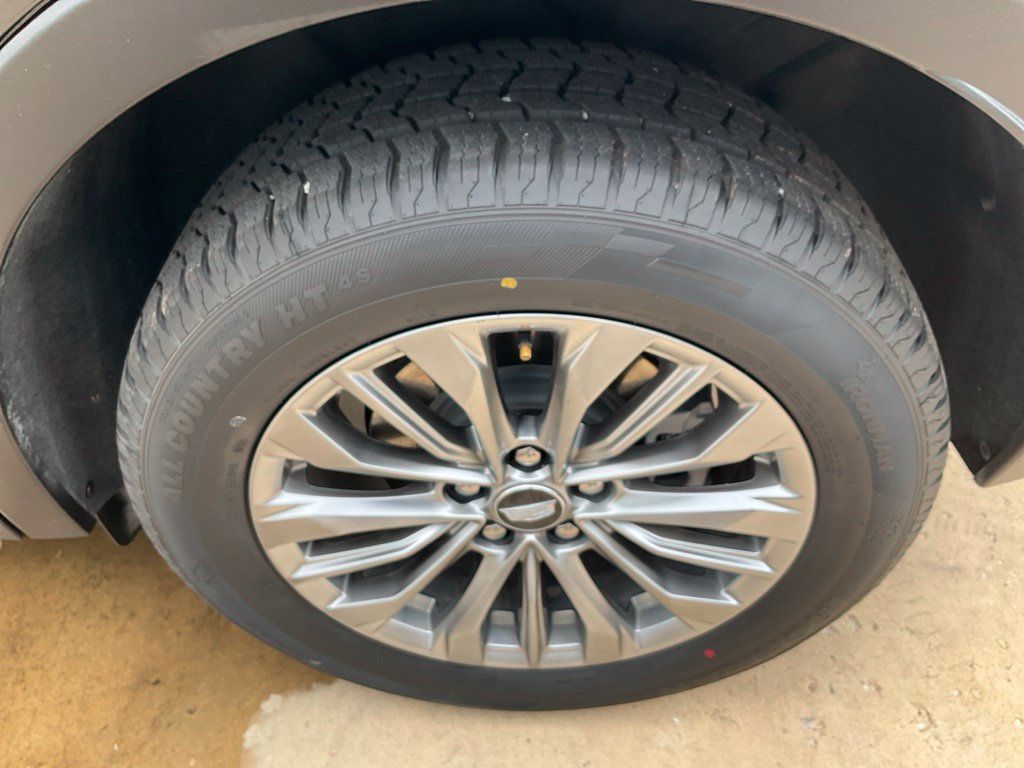 Used 2025 Cadillac XT4 Premium Luxury FWD image 31