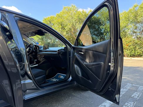 Used 2020 Toyota Yaris LE FWD image 30