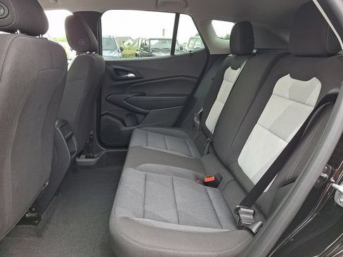 Used 2024 Chevrolet Trax LS w/ LS Convenience Package FWD image 21