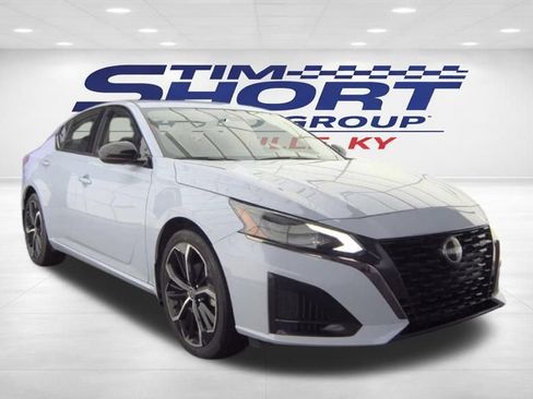 Used 2025 Nissan Altima 2.5 SR w/ SR Premium Package AWD/4WD image 5