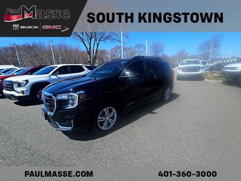 Used 2024 GMC Terrain SLE w/ Driver Convenience Package image 2