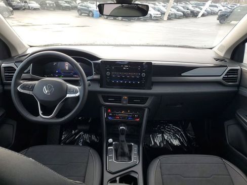 New 2026 Volkswagen Taos SE FWD image 24