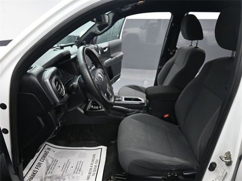 Used 2019 Toyota Tacoma TRD Off-Road image 11