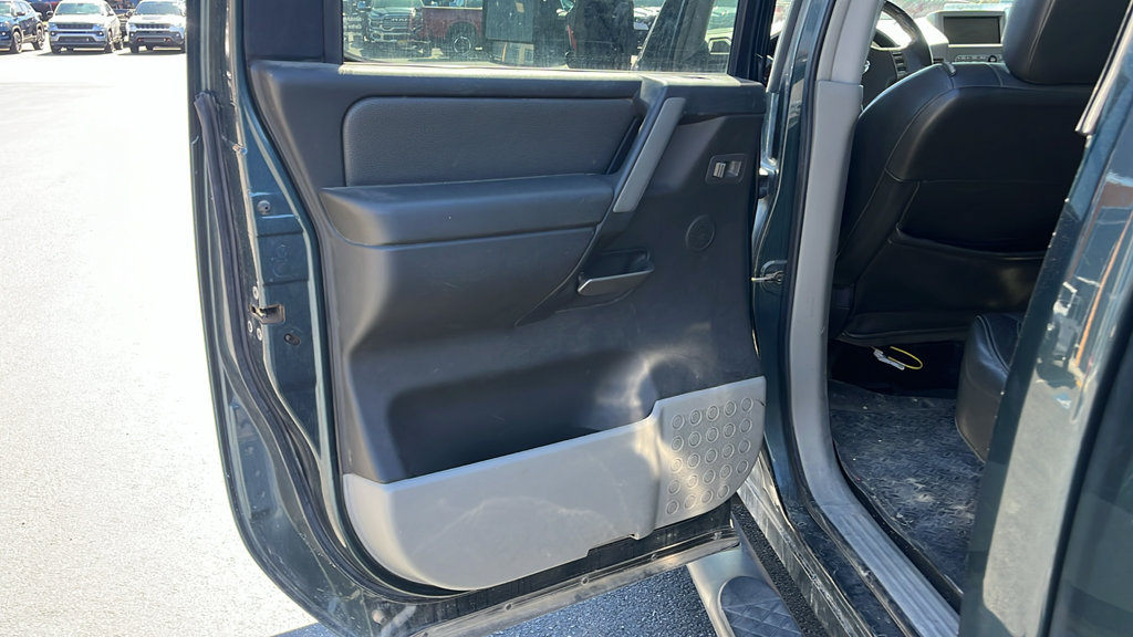 Used 2004 Nissan Titan LE w/ (NAV) Nissan Navigation Pkg AWD/4WD image 18