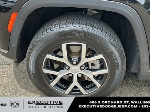 Used 2023 Jeep Grand Cherokee L Limited AWD/4WD image 8