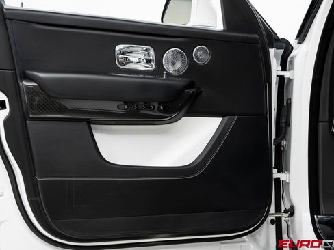 Used 2020 Rolls-Royce Cullinan Black Badge image 21