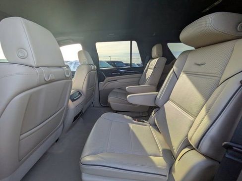 Used 2022 Cadillac Escalade Premium Luxury image 11
