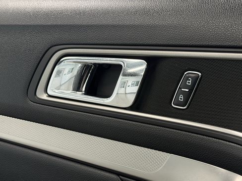 Used 2019 Ford Explorer XLT w/ Equipment Group 201A AWD/4WD image 19