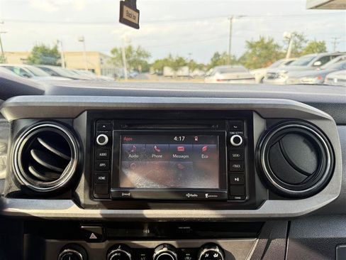 Used 2018 Toyota Tacoma SR5 AWD/4WD image 35