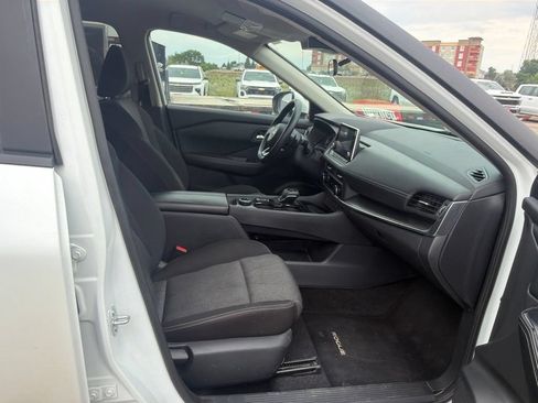 Used 2024 Nissan Rogue SV AWD/4WD image 23
