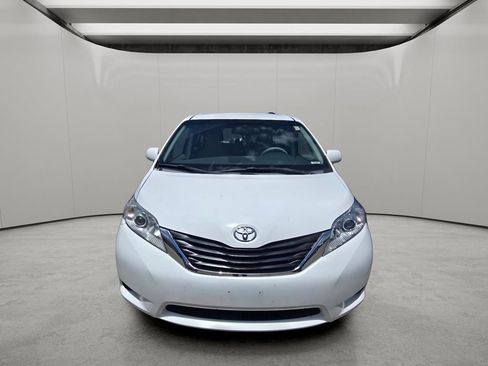 Used 2013 Toyota Sienna LE FWD image 16