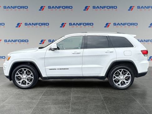 Used 2021 Jeep Grand Cherokee Laredo RWD image 3
