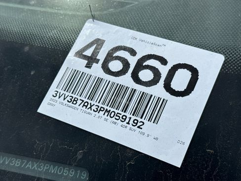 Used 2023 Volkswagen Tiguan SE image 3