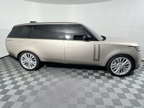Used 2024 Land Rover Range Rover Long Wheelbase SE AWD/4WD image 2