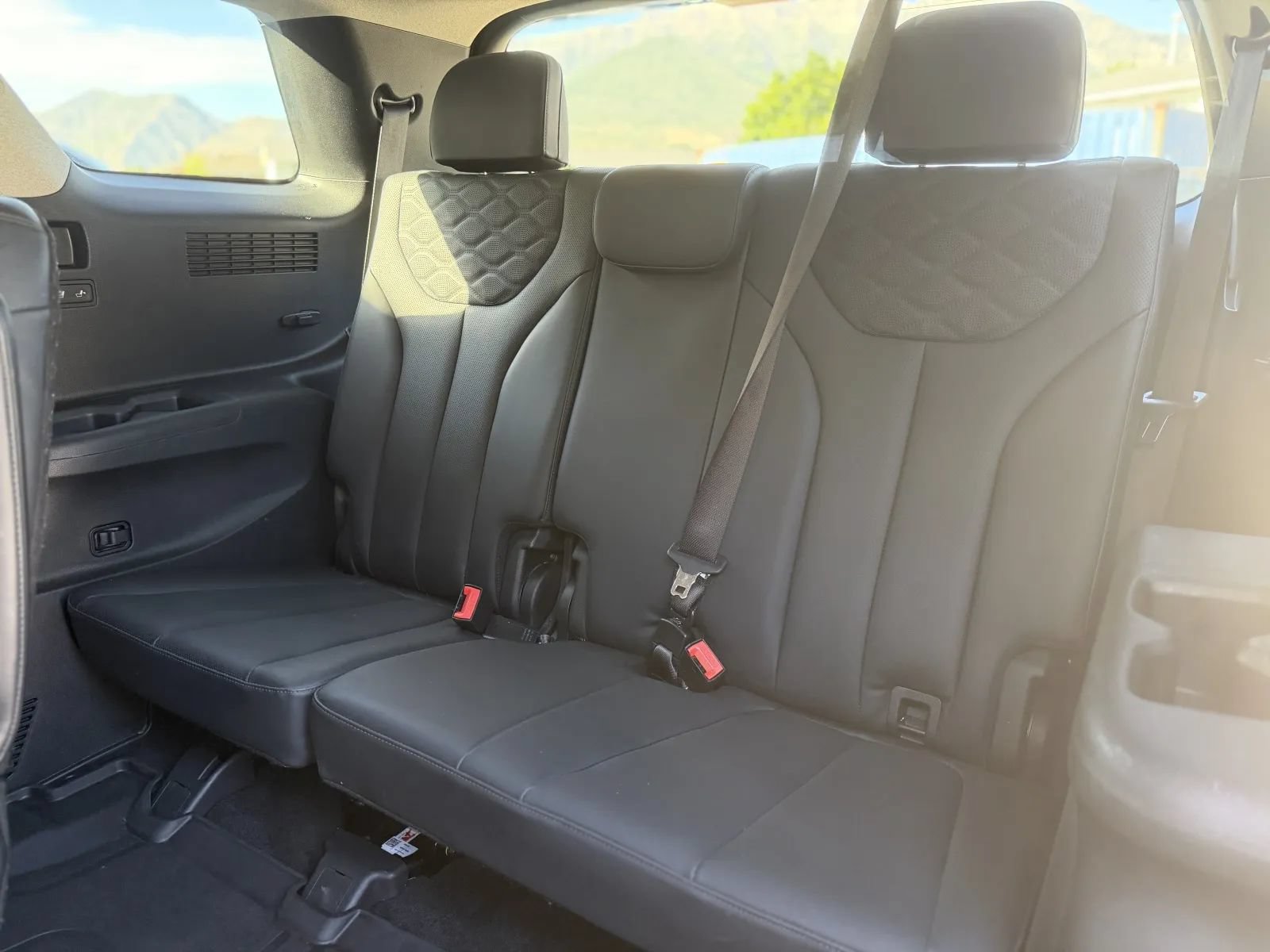 Used 2022 Hyundai Palisade Limited w/ Winter Package FWD image 14