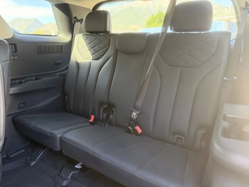 Used 2022 Hyundai Palisade Limited w/ Winter Package FWD image 14