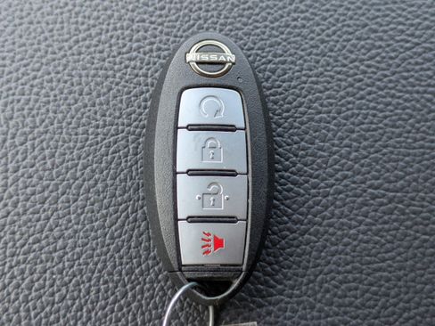 Used 2024 Nissan Titan SV w/ SV Convenience Package AWD/4WD image 33