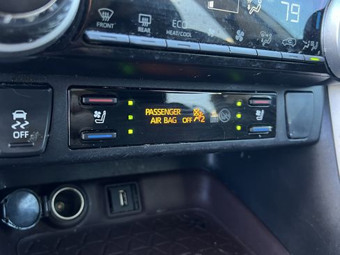 Used 2022 Toyota RAV4 Limited image 24