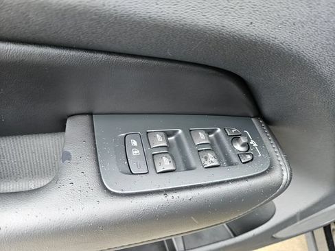 Certified 2025 Volvo XC60 B5 Plus AWD/4WD image 21