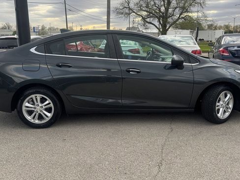 Used 2018 Chevrolet Cruze LT w/ LT Convenience Package image 9