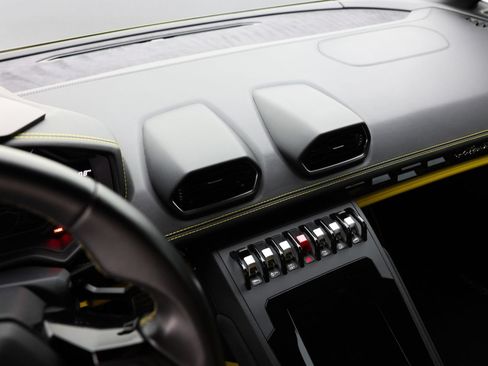 Used 2020 Lamborghini Huracan EVO RWD image 45