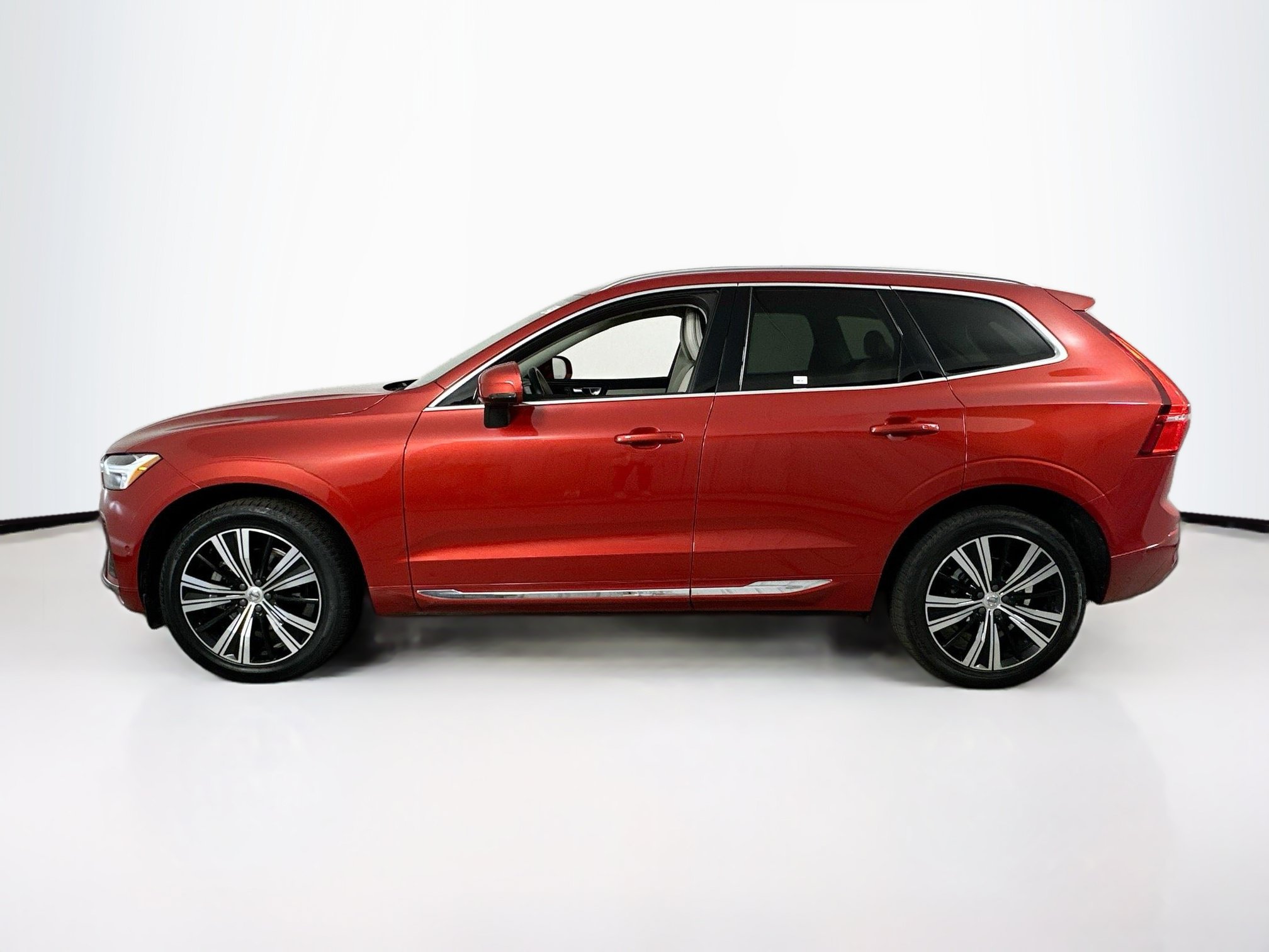 Used 2023 Volvo XC60 B5 Plus FWD image 8