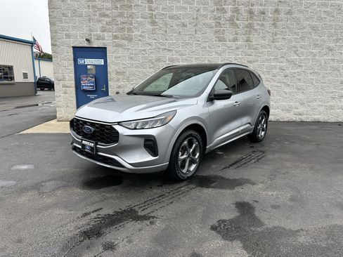 Used 2023 Ford Escape ST-Line AWD/4WD image 2