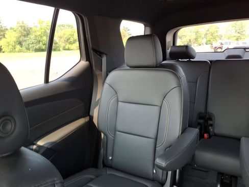 Used 2023 Chevrolet Traverse LT w/ LT Premium Package AWD/4WD image 13