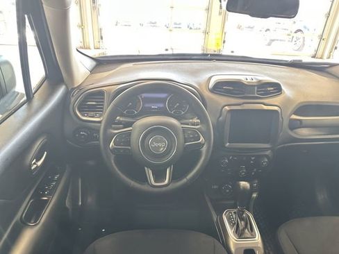 Used 2022 Jeep Renegade Latitude w/ Convenience Group AWD/4WD image 2