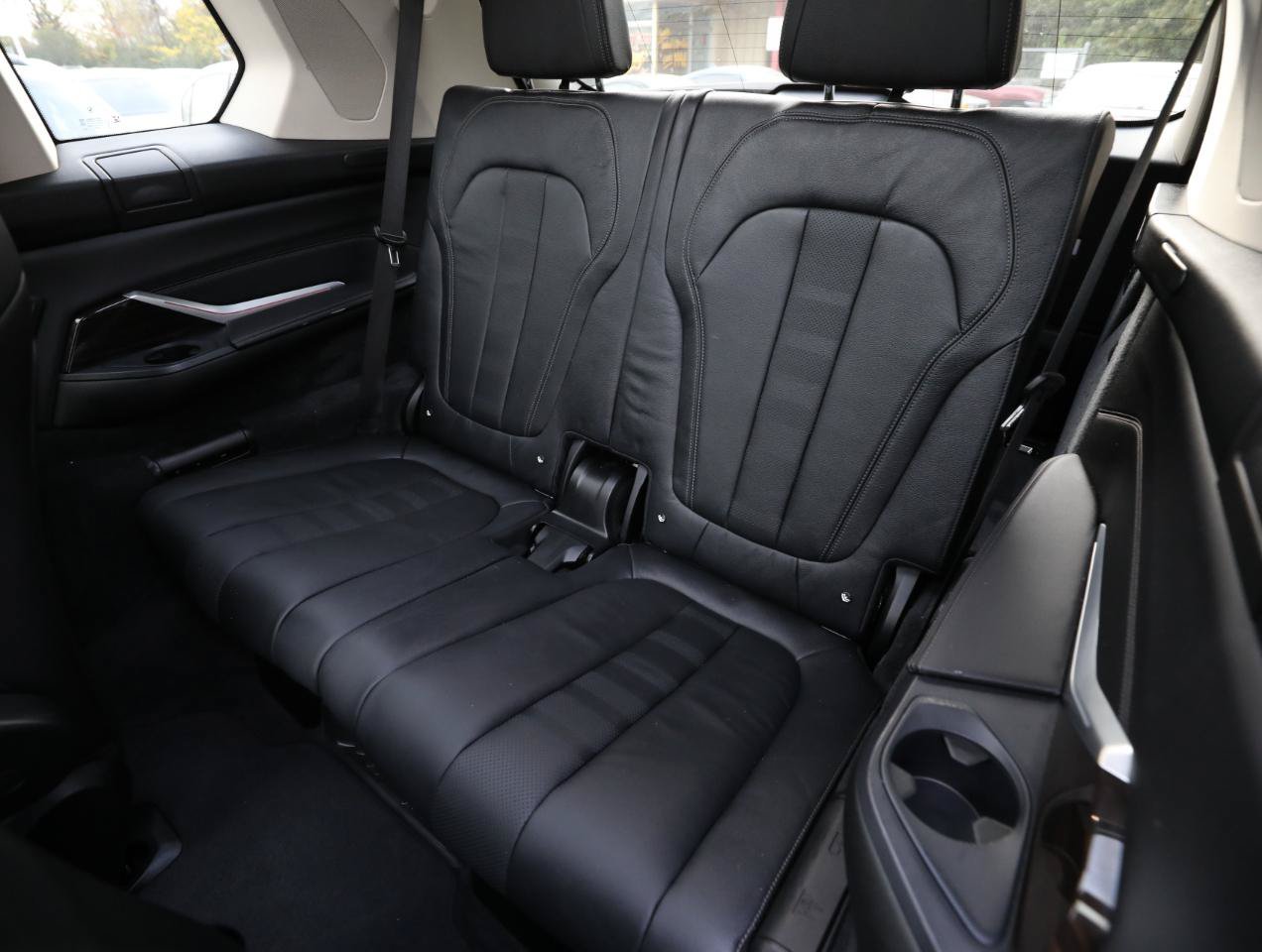 Used 2020 BMW X7 xDrive40i w/ Premium Package AWD/4WD image 16