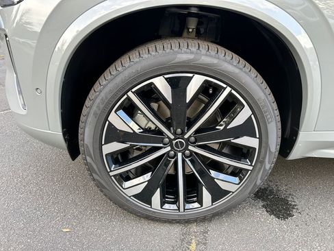 New 2026 Volvo XC90 B6 Plus w/ Protection Package Premier image 8