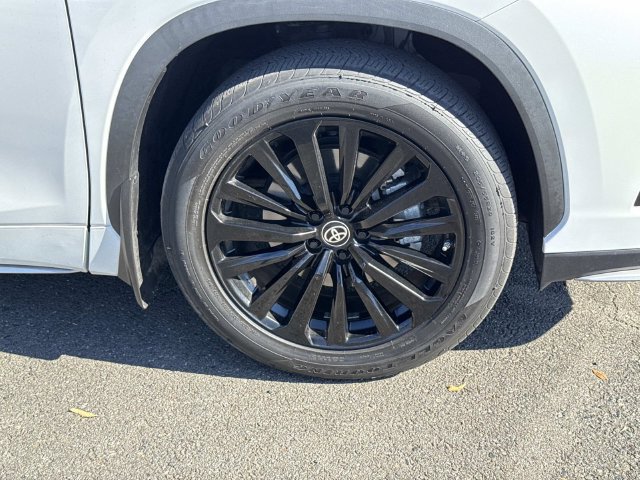 Used 2023 Toyota Highlander XSE FWD image 7