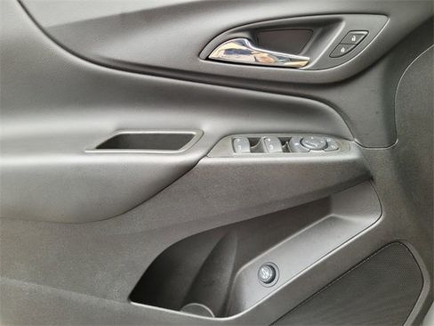 Used 2024 Chevrolet Equinox LT image 32