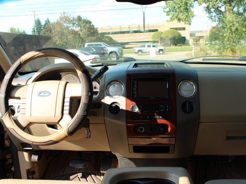 Used 2005 Ford F150 Lariat image 19