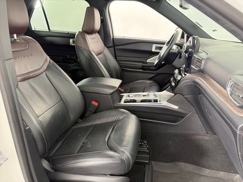 Used 2022 Ford Explorer Platinum w/ Equipment Group 601A AWD/4WD image 31