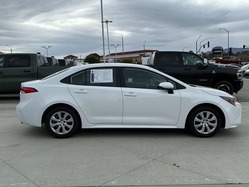 Used 2022 Toyota Corolla LE image 8