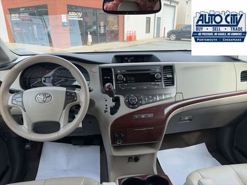 Used 2014 Toyota Sienna XLE FWD image 26