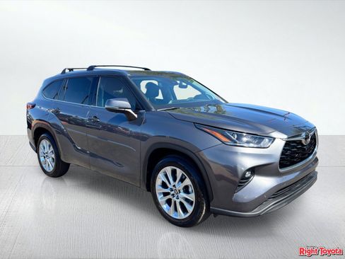 Certified 2024 Toyota Highlander Limited FWD image 8