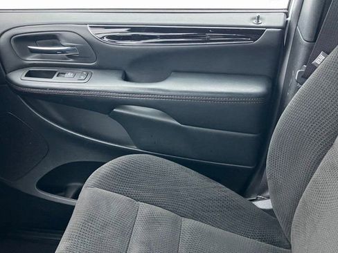 Used 2020 Dodge Grand Caravan SE image 11