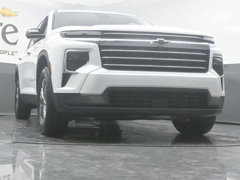 New 2026 Chevrolet Traverse LT w/ Driver Confidence Package FWD image 3