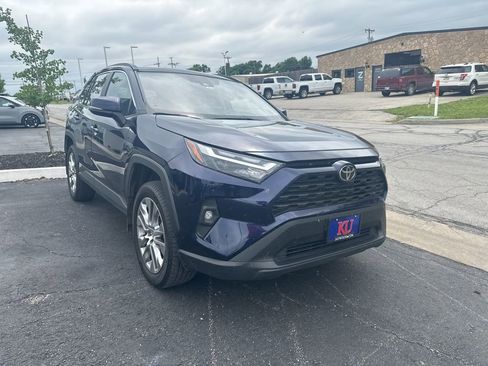 Used 2023 Toyota RAV4 XLE Premium AWD/4WD image 4