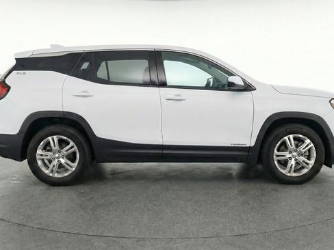 Used 2024 GMC Terrain SLE FWD image 11