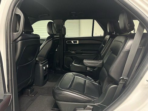 Used 2020 Ford Explorer XLT w/ Equipment Group 202A image 11